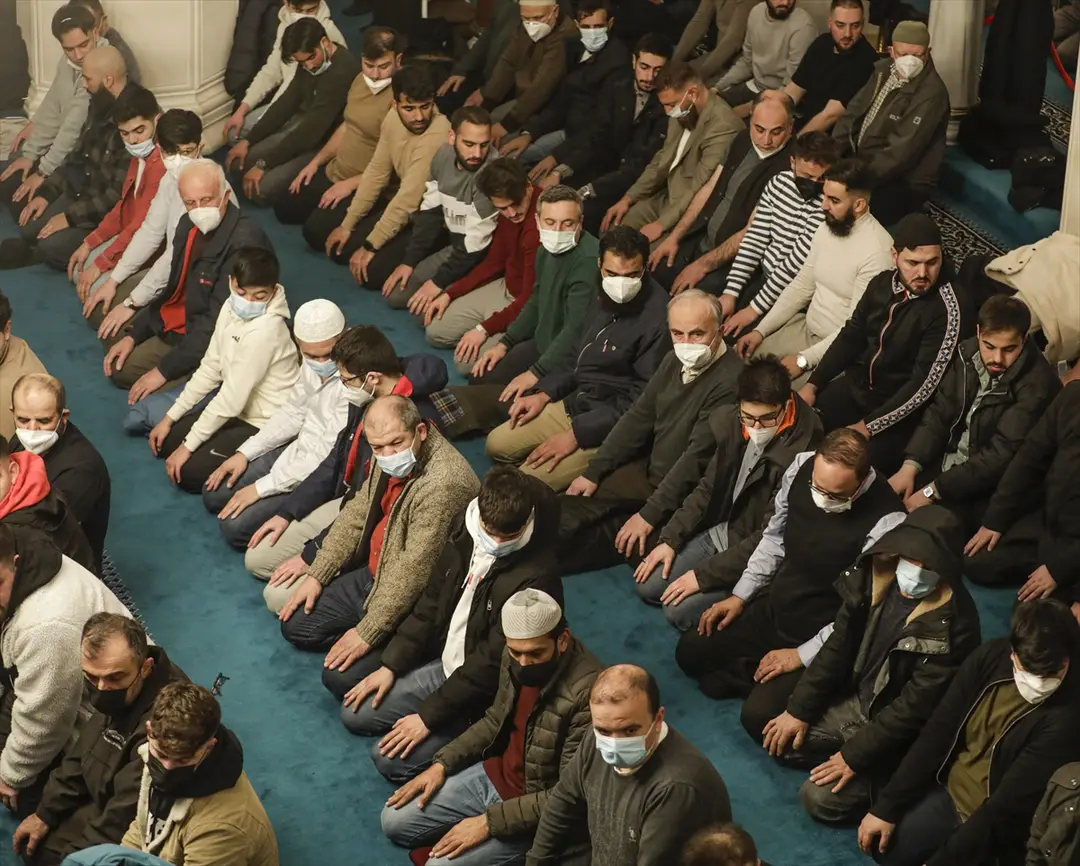 Berlin Şehitlik Camii'nde ramazan ayının ilk teravih namazı