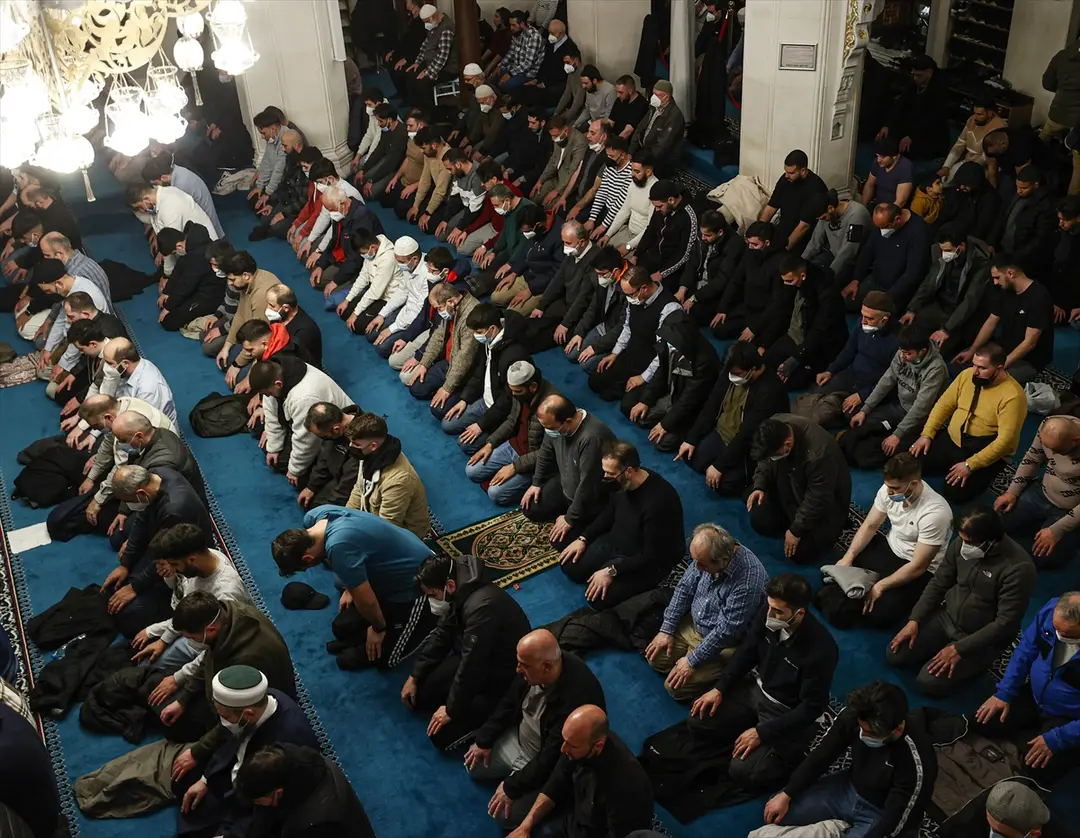 Berlin Şehitlik Camii'nde ramazan ayının ilk teravih namazı