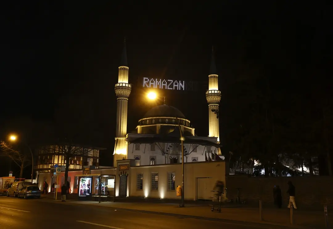 Berlin Şehitlik Camii'nde ramazan ayının ilk teravih namazı