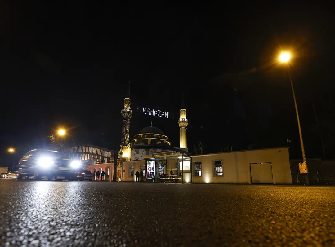 Berlin Şehitlik Camii'nde ramazan ayının ilk teravih namazı
