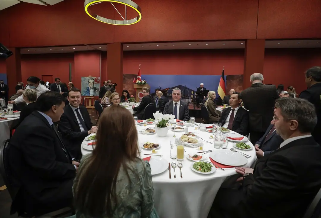 Berlin Büyükelçisi Ahmet Başar Şen iftar yemeği verdi