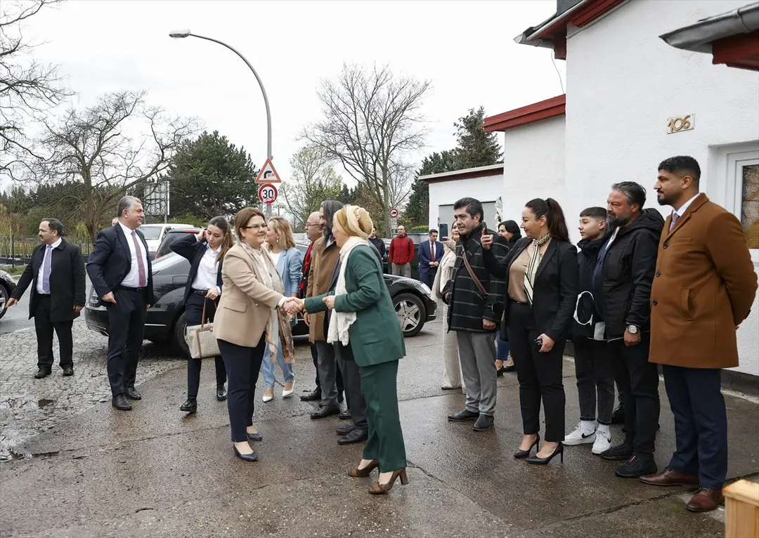 Bakan Yanık, Berlin`de huzurevi açılışı yaptı