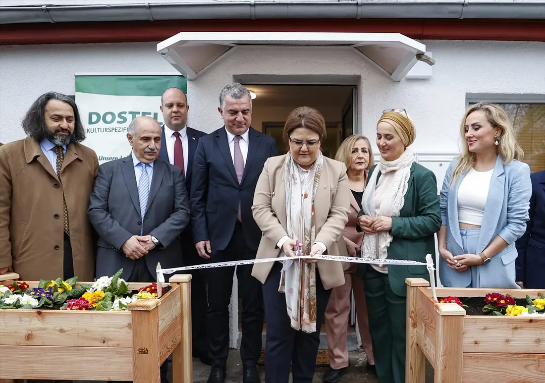 Bakan Yanık, Berlin`de huzurevi açılışı yaptı
