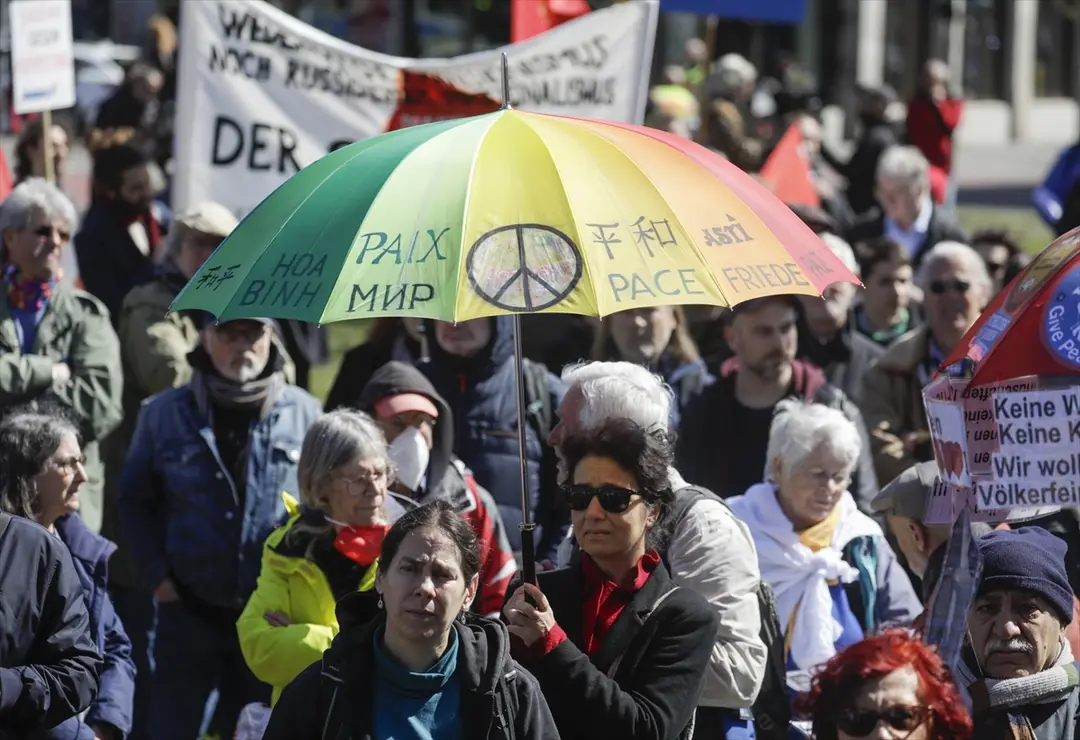 Berlin`de yüzlerce kişi Ukrayna’daki savaşı protesto etti