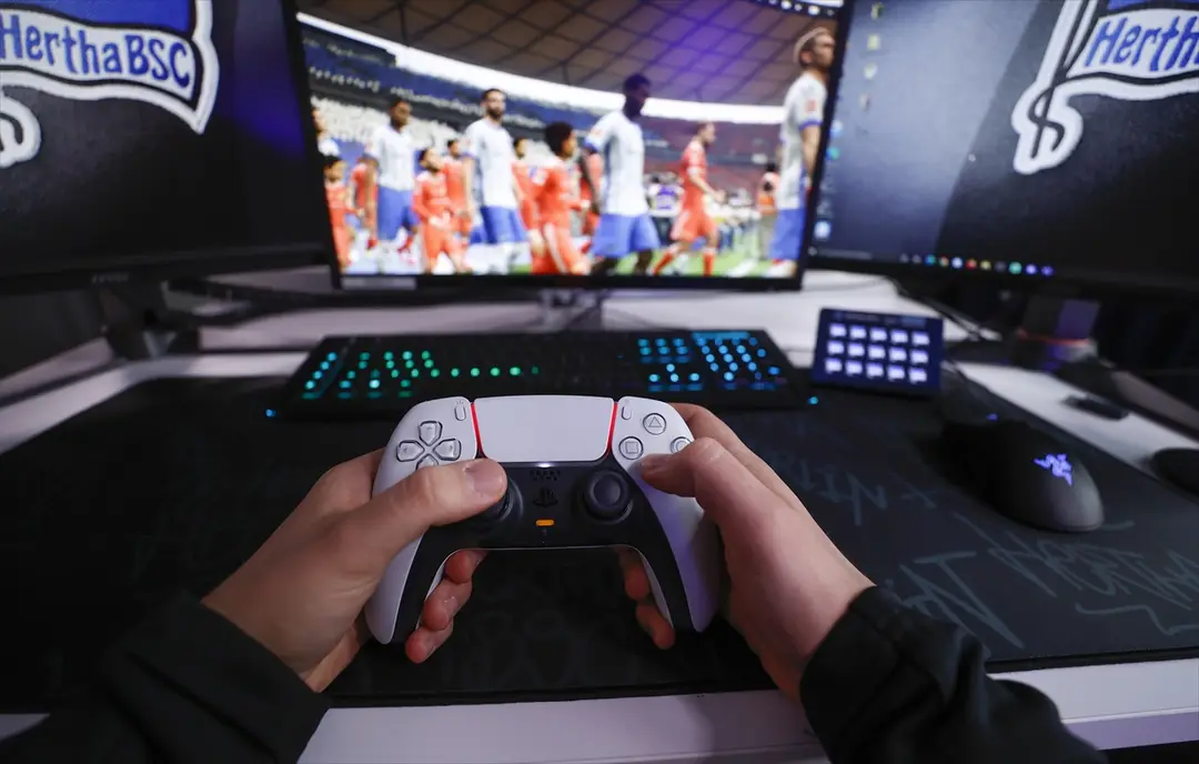 Berlin`de hobilerini meslek yapan Türk kökenli e-sporcular başarılarıyla dikkati çekiyor