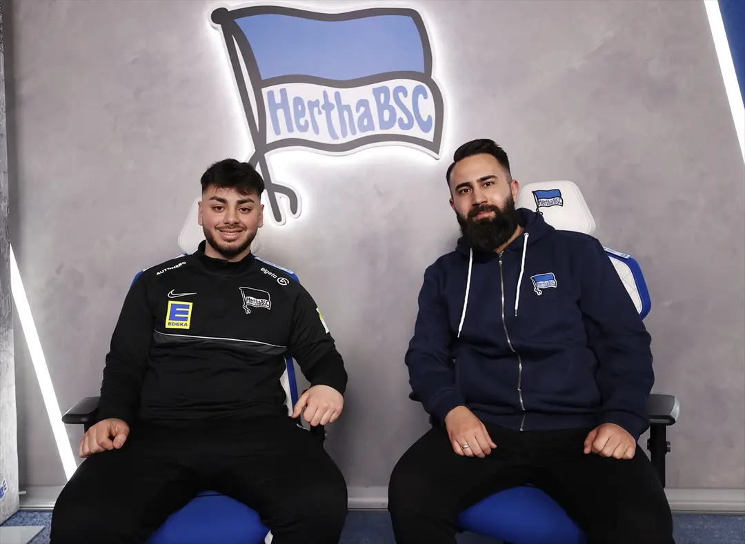 Berlin`de hobilerini meslek yapan Türk kökenli e-sporcular başarılarıyla dikkati çekiyor