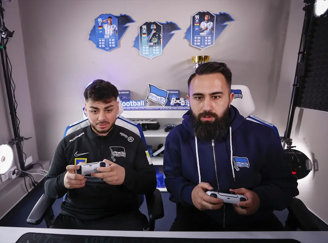 Berlin`de hobilerini meslek yapan Türk kökenli e-sporcular başarılarıyla dikkati çekiyor