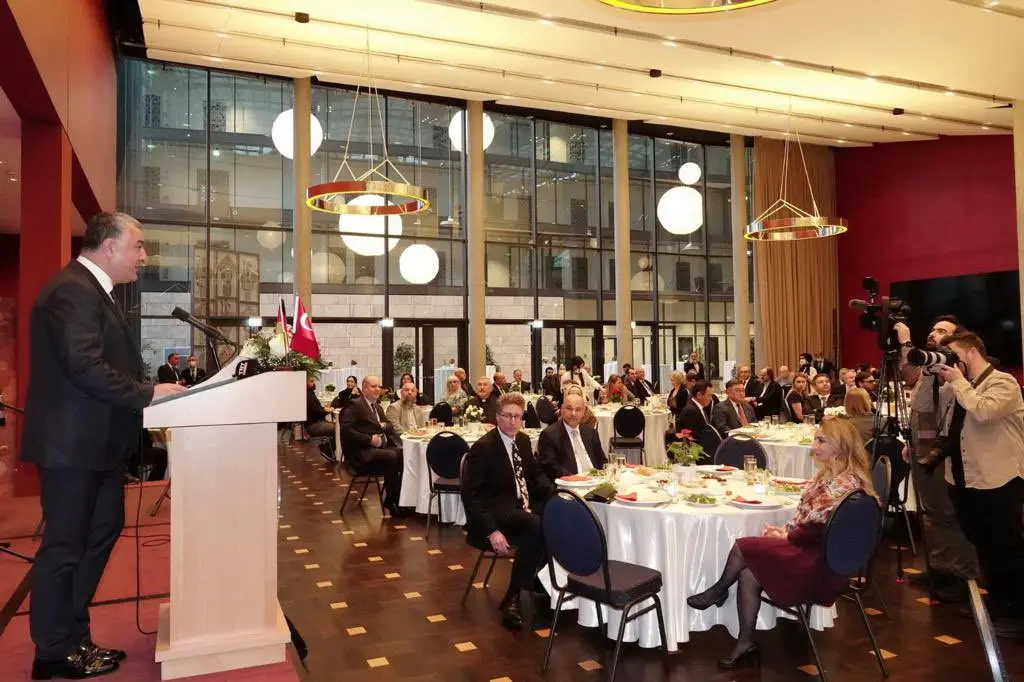 Berlin Büyükelçisi Ahmet Başar Şen iftar yemeği verdi