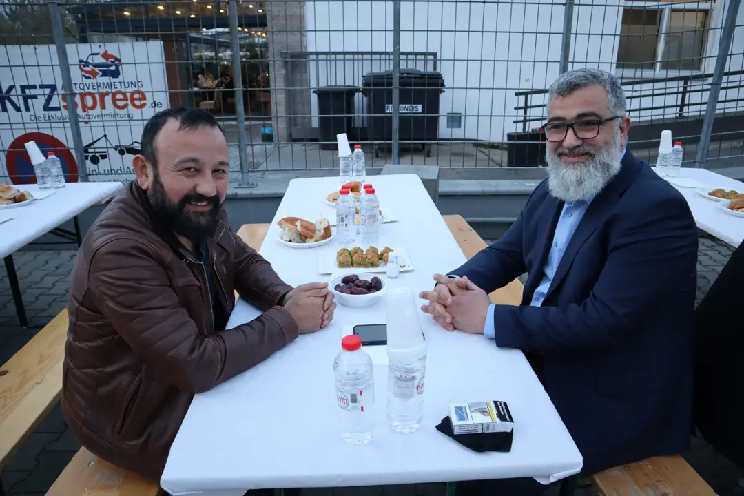 Kfz Spree, dostlarına iftar yemeği verdi