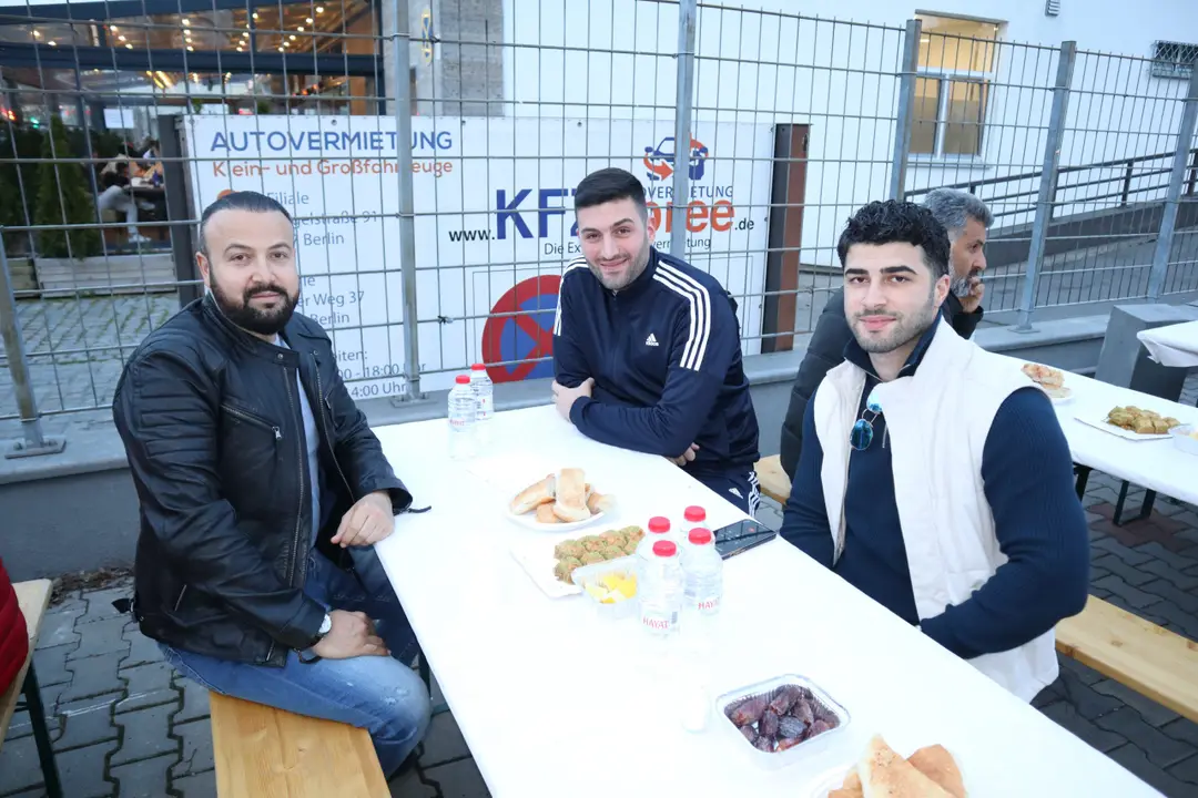 Kfz Spree, dostlarına iftar yemeği verdi