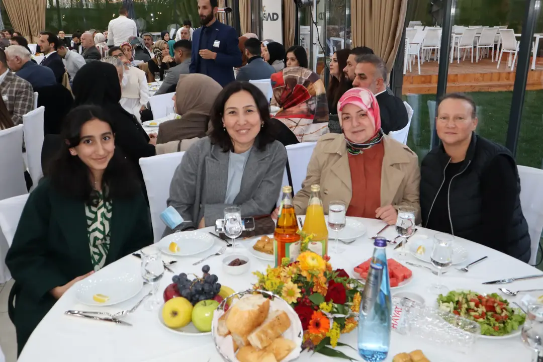 Büyükelçi Şen, Almanya'da Türklerin karşılaştığı sorunlara değindi