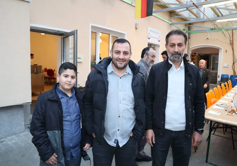 Berlin Alperen Ocakları, Eyüp Sultan Camii’nde iftar yemeği verdi