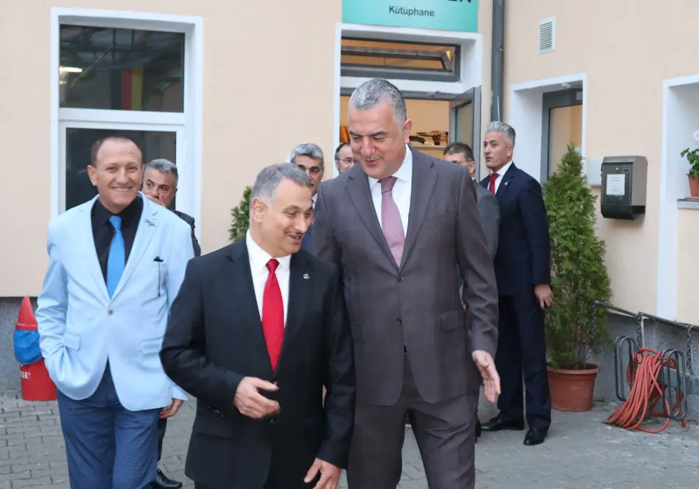 Berlin Alperen Ocakları, Eyüp Sultan Camii’nde iftar yemeği verdi