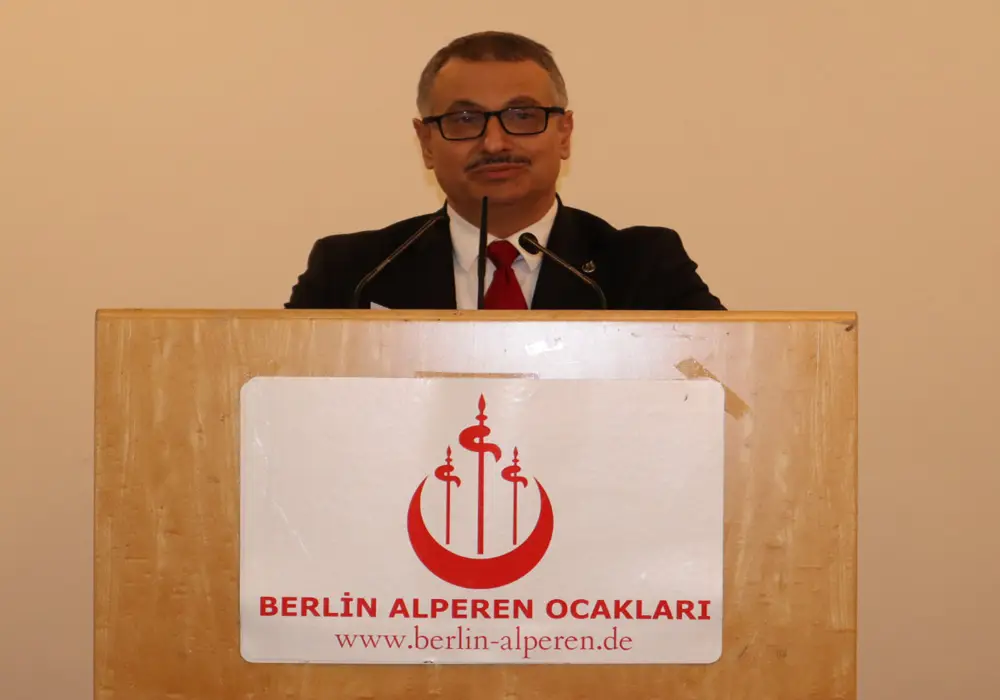 Berlin Alperen Ocakları, Eyüp Sultan Camii’nde iftar yemeği verdi