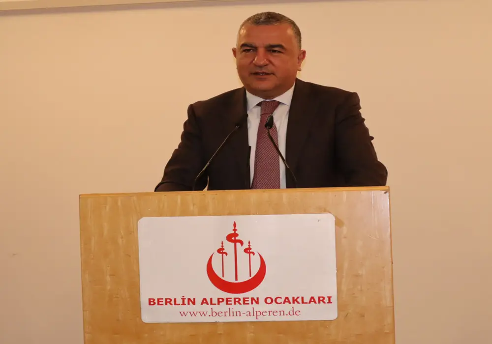 Berlin Alperen Ocakları, Eyüp Sultan Camii’nde iftar yemeği verdi