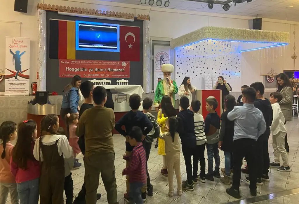 Balıkesirliler Almanya`da iftar yemeğinde buluştu