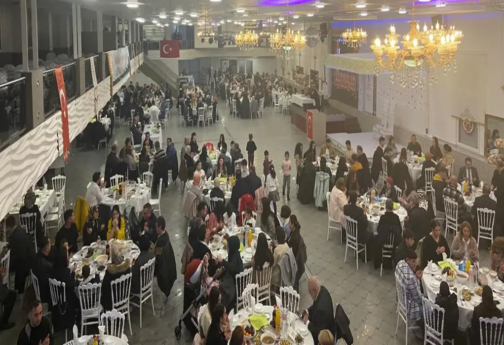 Balıkesirliler Almanya`da iftar yemeğinde buluştu