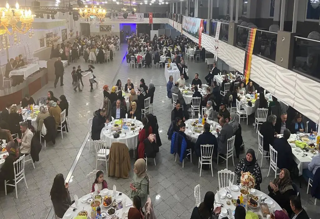 Balıkesirliler Almanya`da iftar yemeğinde buluştu