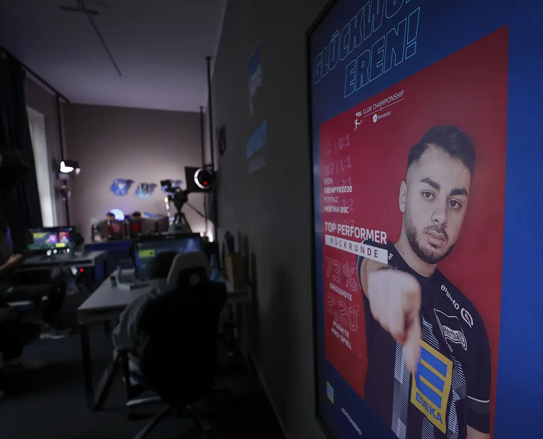 Berlin`de hobilerini meslek yapan Türk kökenli e-sporcular başarılarıyla dikkati çekiyor