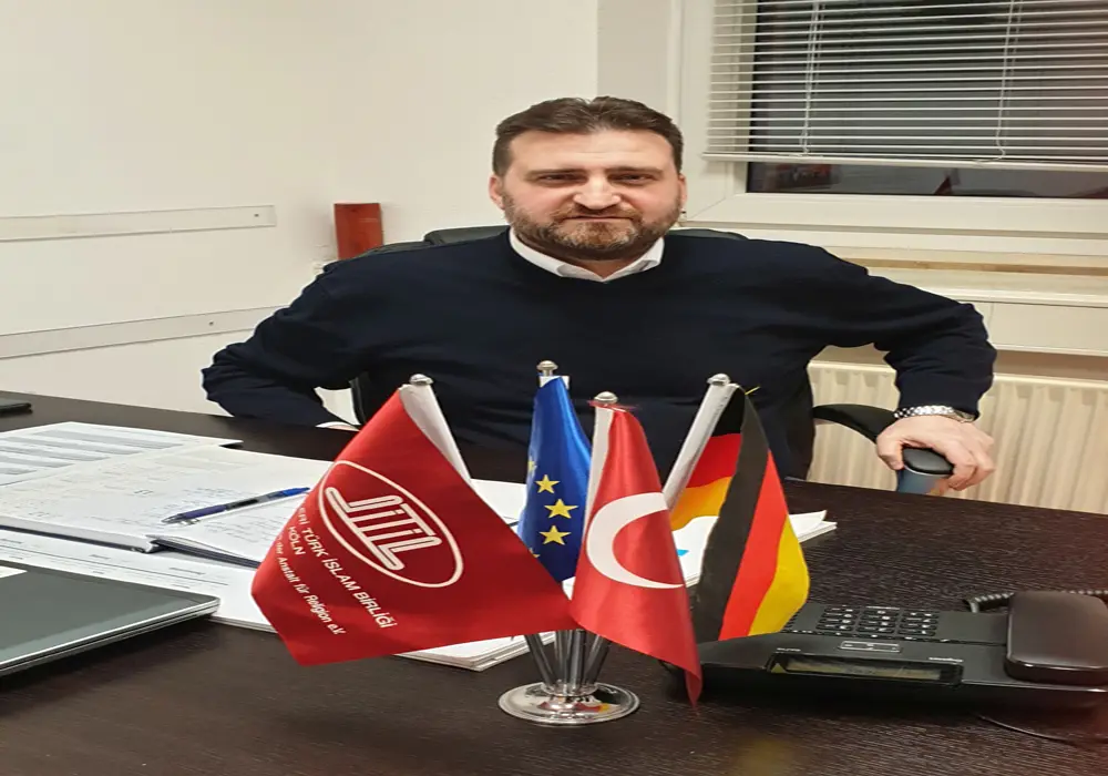 Nürnberg Eyüp Sultan Camisinde 3 bin kişi namaz kılabiliyor