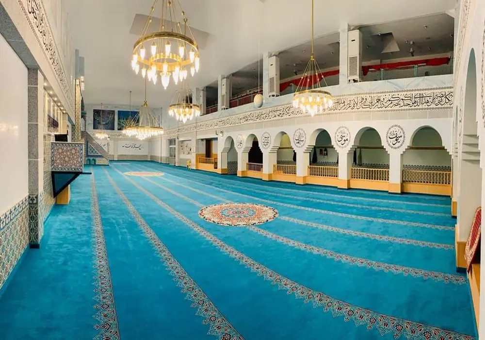 Nürnberg Eyüp Sultan Camisinde 3 bin kişi namaz kılabiliyor