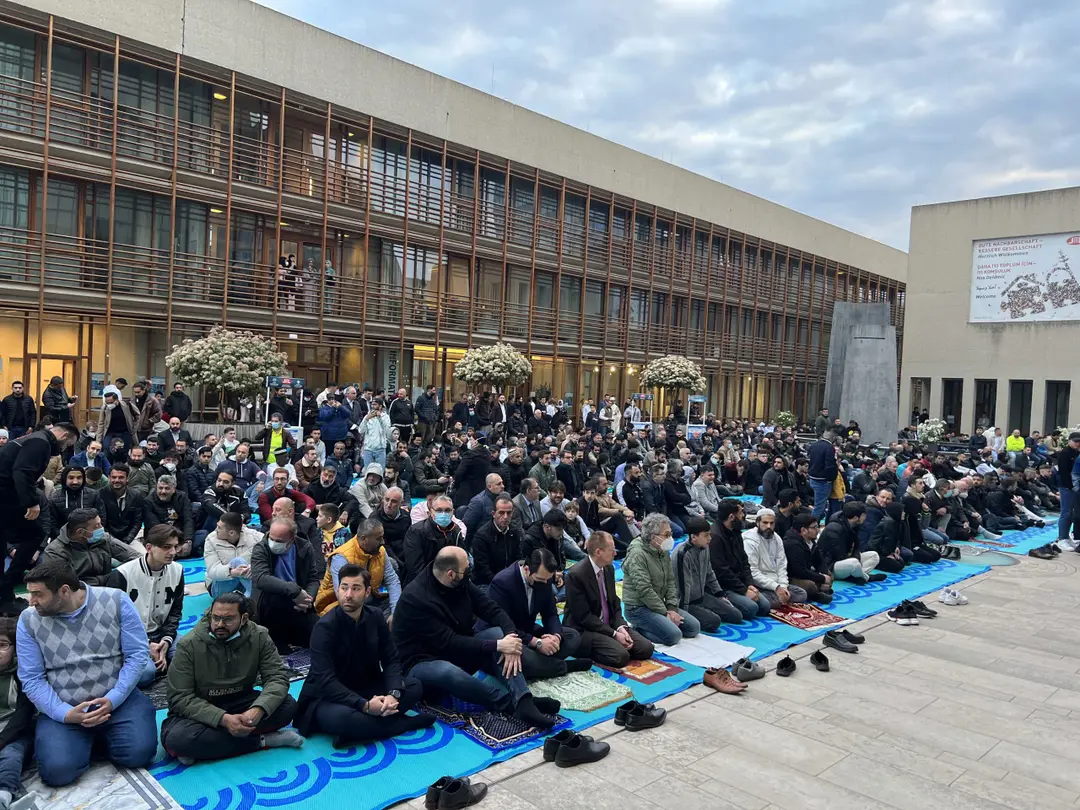 Almanya'da bayram namazında camiler doldu
