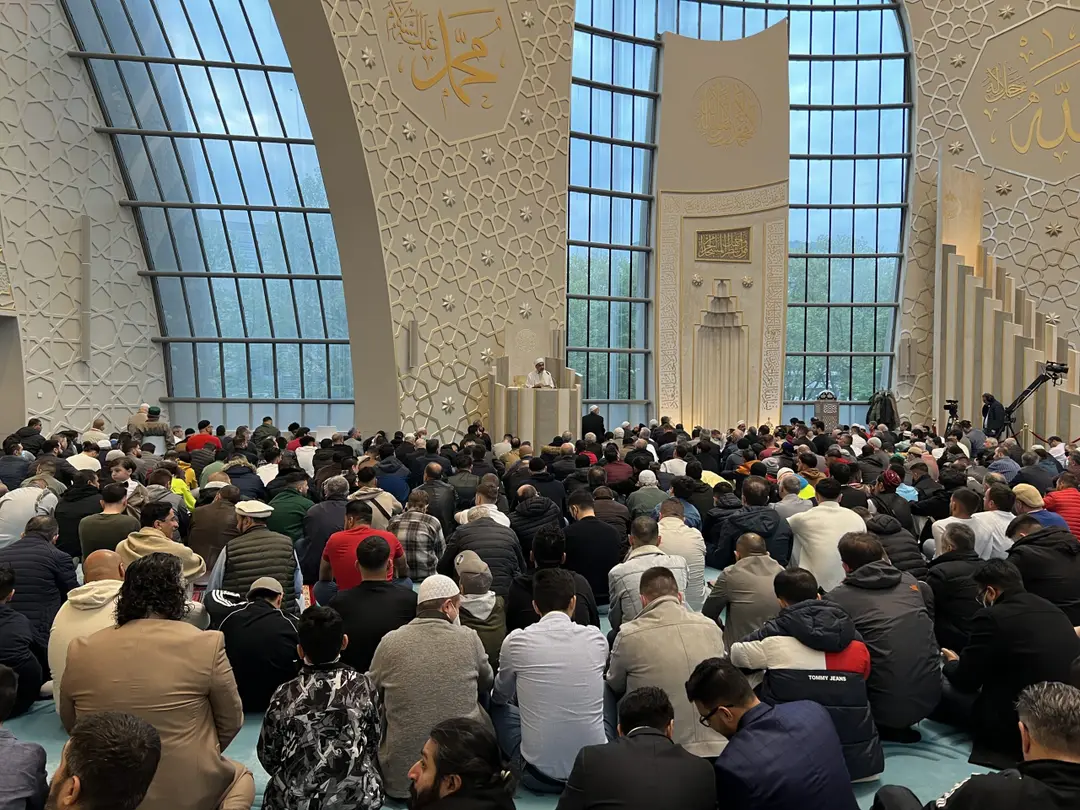 Almanya'da bayram namazında camiler doldu