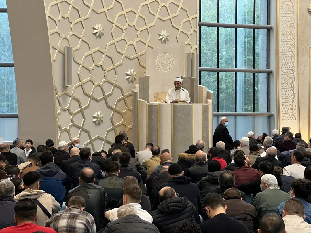 Almanya'da bayram namazında camiler doldu