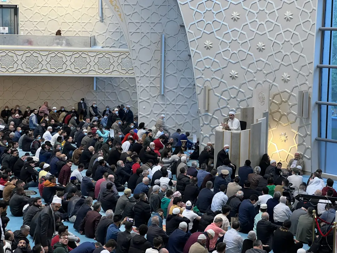 Almanya'da bayram namazında camiler doldu