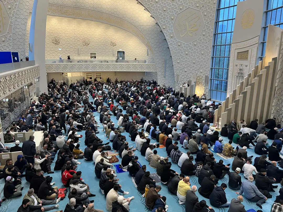 Almanya'da bayram namazında camiler doldu