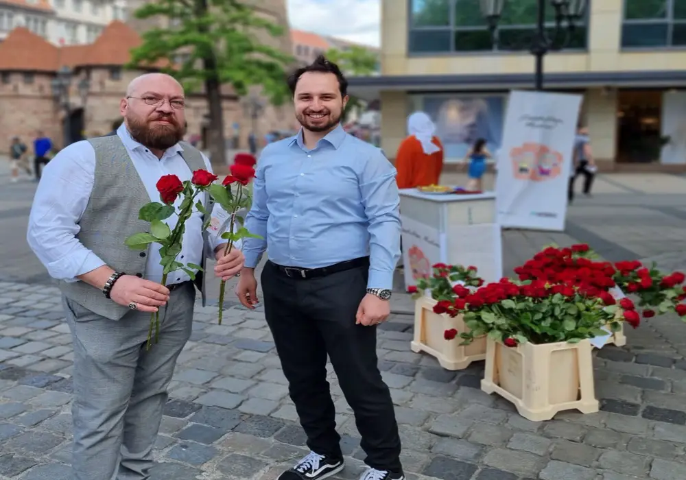"Buyurun Ben Müslümanım" Etkinliğinde 192 Bin Gül Dağıtıldı