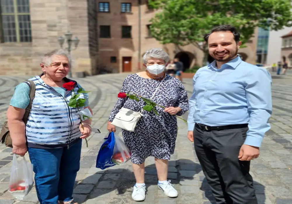 "Buyurun Ben Müslümanım" Etkinliğinde 192 Bin Gül Dağıtıldı