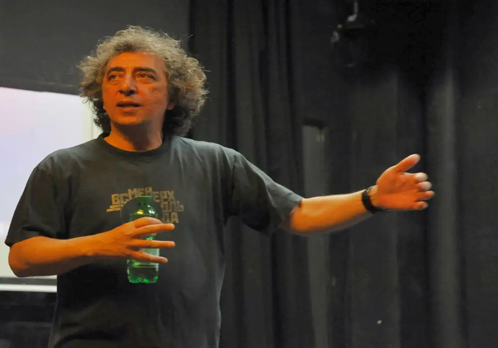 Prof. Dr. Karaboğa: “Sahnede beden sınırlarını aşmalısınız”