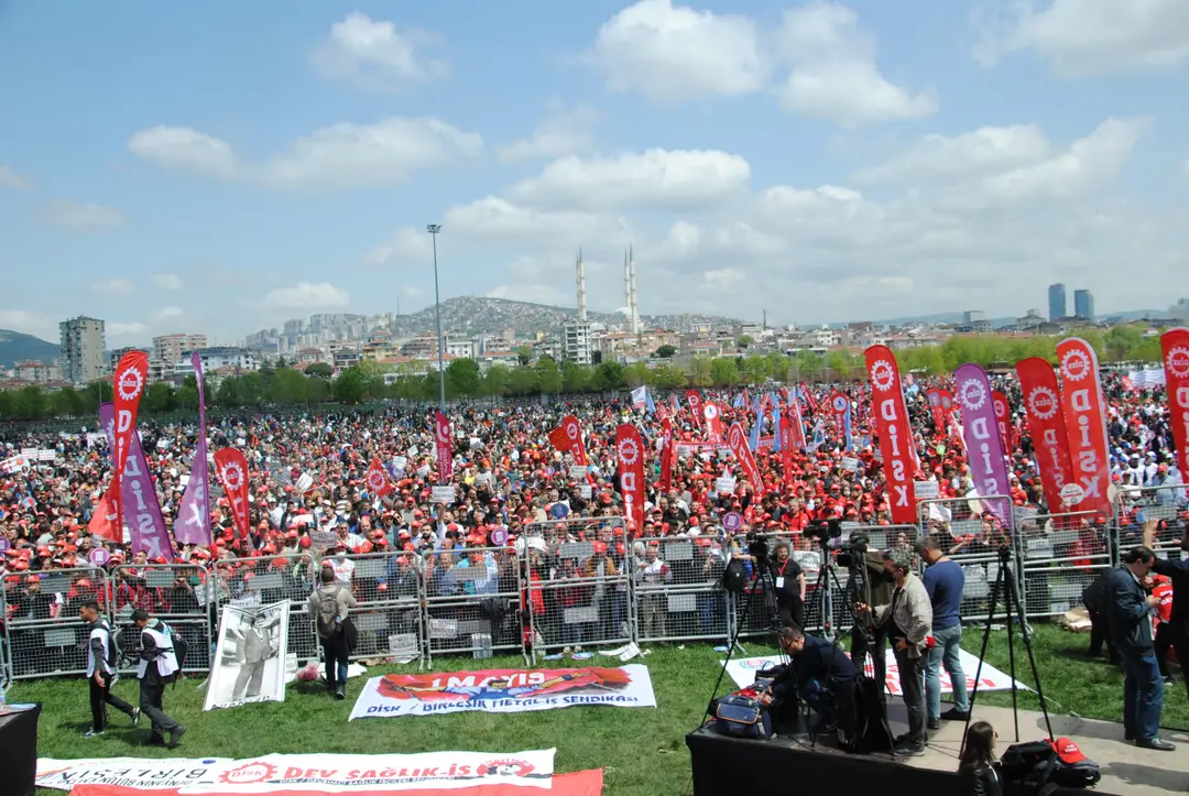 İSTANBUL'DA 1 MAYIS ÇOŞKUSU