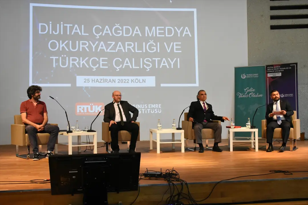 Köln'de "Dijital Çağda Medya Okuryazarlığı ve Türkçe Çalıştayı" düzenlendi