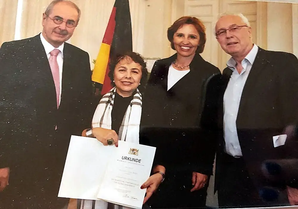 Gülseren Suzan Menzel onur ödüllerine doymuyor