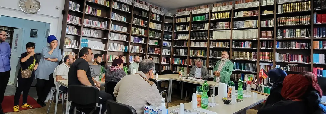 Büyükelçi ŞenTürk Egitim Dernegi`nde bayramlasmaya katıldı