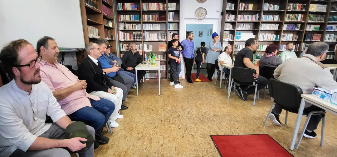 Büyükelçi ŞenTürk Egitim Dernegi`nde bayramlasmaya katıldı