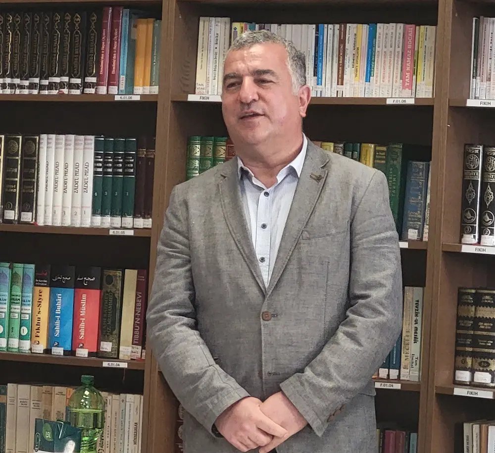 Büyükelçi ŞenTürk Egitim Dernegi`nde bayramlasmaya katıldı