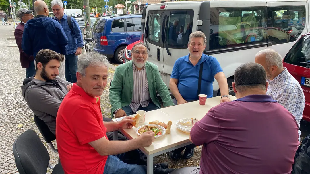 Büyükelçi ŞenTürk Egitim Dernegi`nde bayramlasmaya katıldı