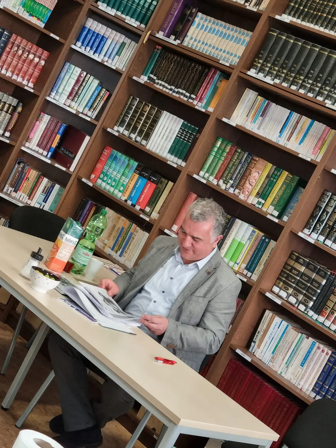 Büyükelçi ŞenTürk Egitim Dernegi`nde bayramlasmaya katıldı