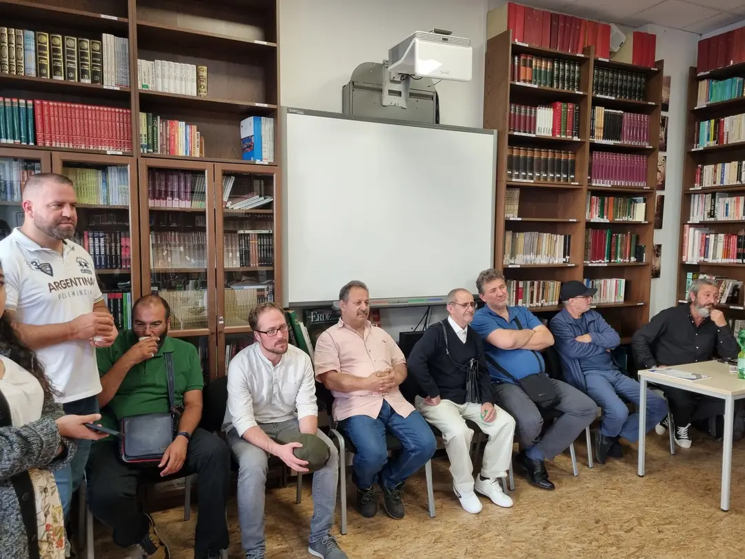 Büyükelçi ŞenTürk Egitim Dernegi`nde bayramlasmaya katıldı
