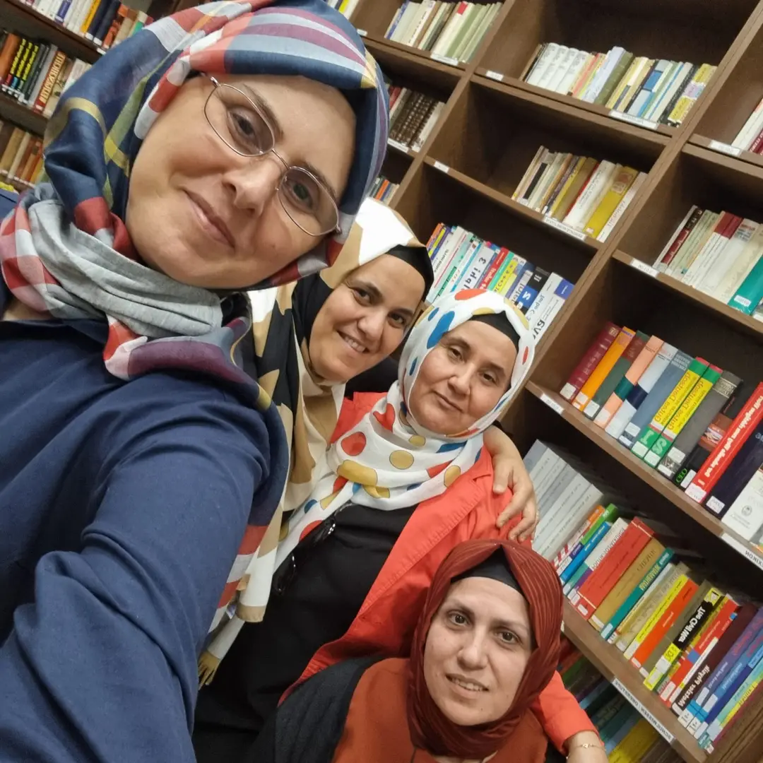 Büyükelçi ŞenTürk Egitim Dernegi`nde bayramlasmaya katıldı
