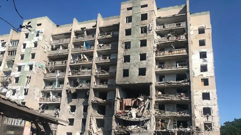 Rus Füzesi Odesa'da Bir Apartmanı Vurdu