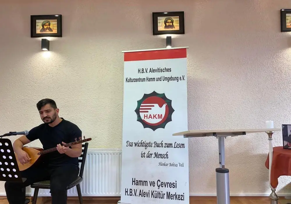 Hamm Cemevinde aşure lokması dağıtıldı