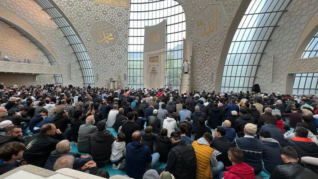 DİTİB Köln Camisi’nde ilk kez hoparlörden "cuma ezanı" okundu