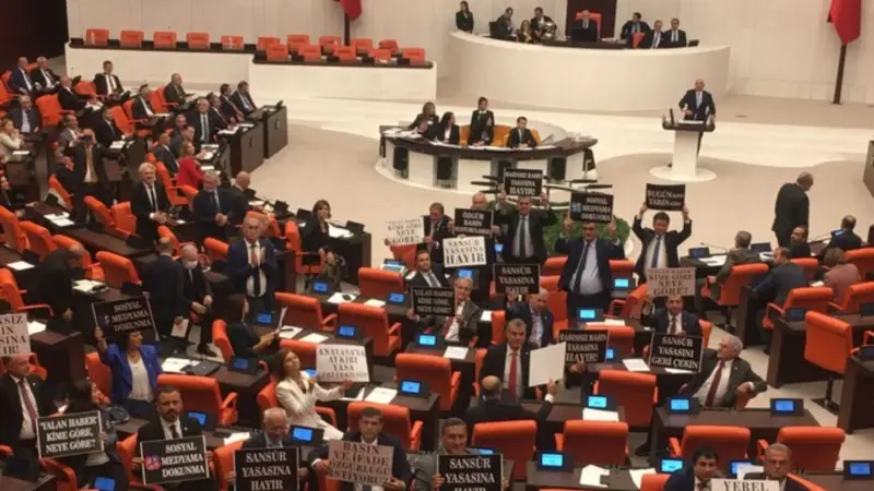 Meslek Örgütleri: ''Özgürlükler Kuşatma Altına Alınacak''
