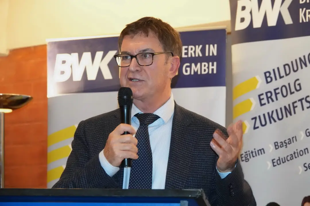 Senatör Katja Kipping: Berlin’in siz göçmenlere ihtiyacı var