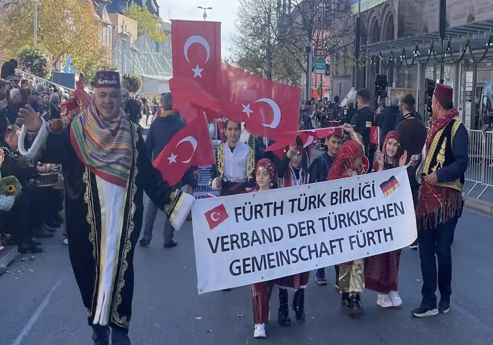 Fürth Hasat Bayramı Türklerle şenlendi