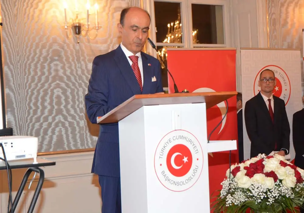 Cumhuriyet yolunda kararlılıkla yürüyeceğiz